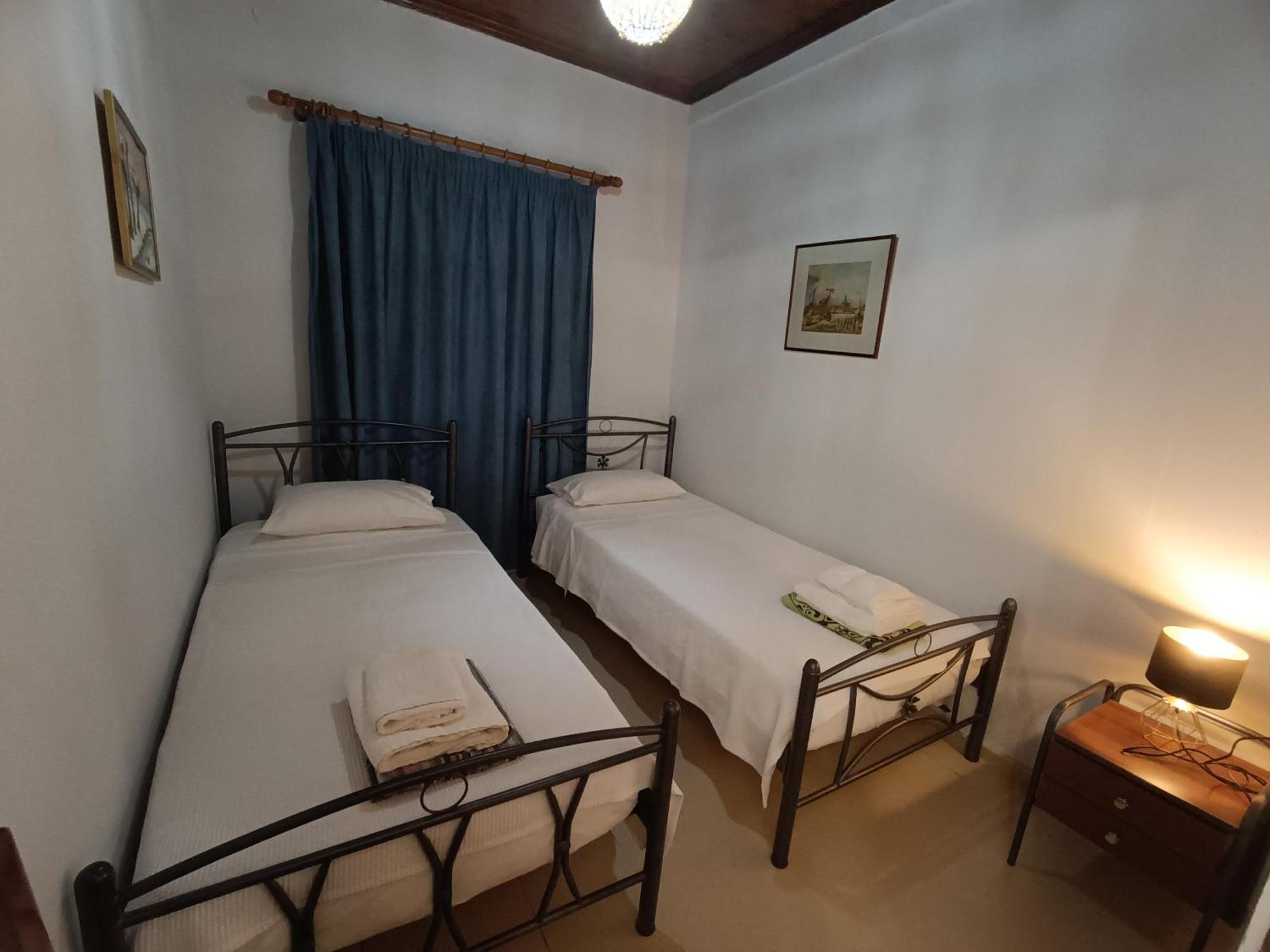 Rodomelo House With Terrace - 4 Bedrooms Leonídion エクステリア 写真