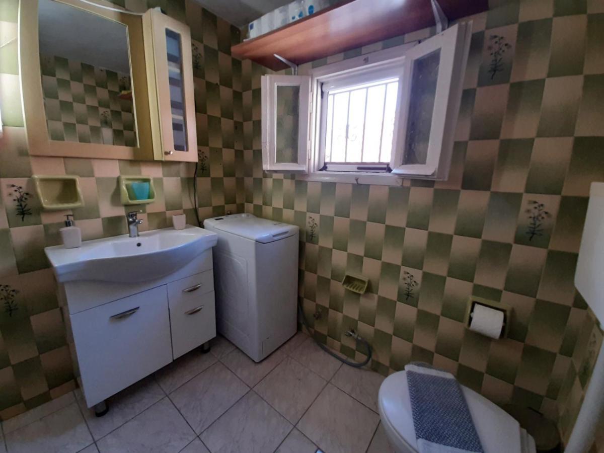 Rodomelo House With Terrace - 4 Bedrooms Leonídion エクステリア 写真